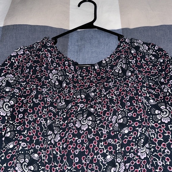 Loft Brand Long Sleeve Floral Shirt Size Small
Great Condition - Picture 5 of 9